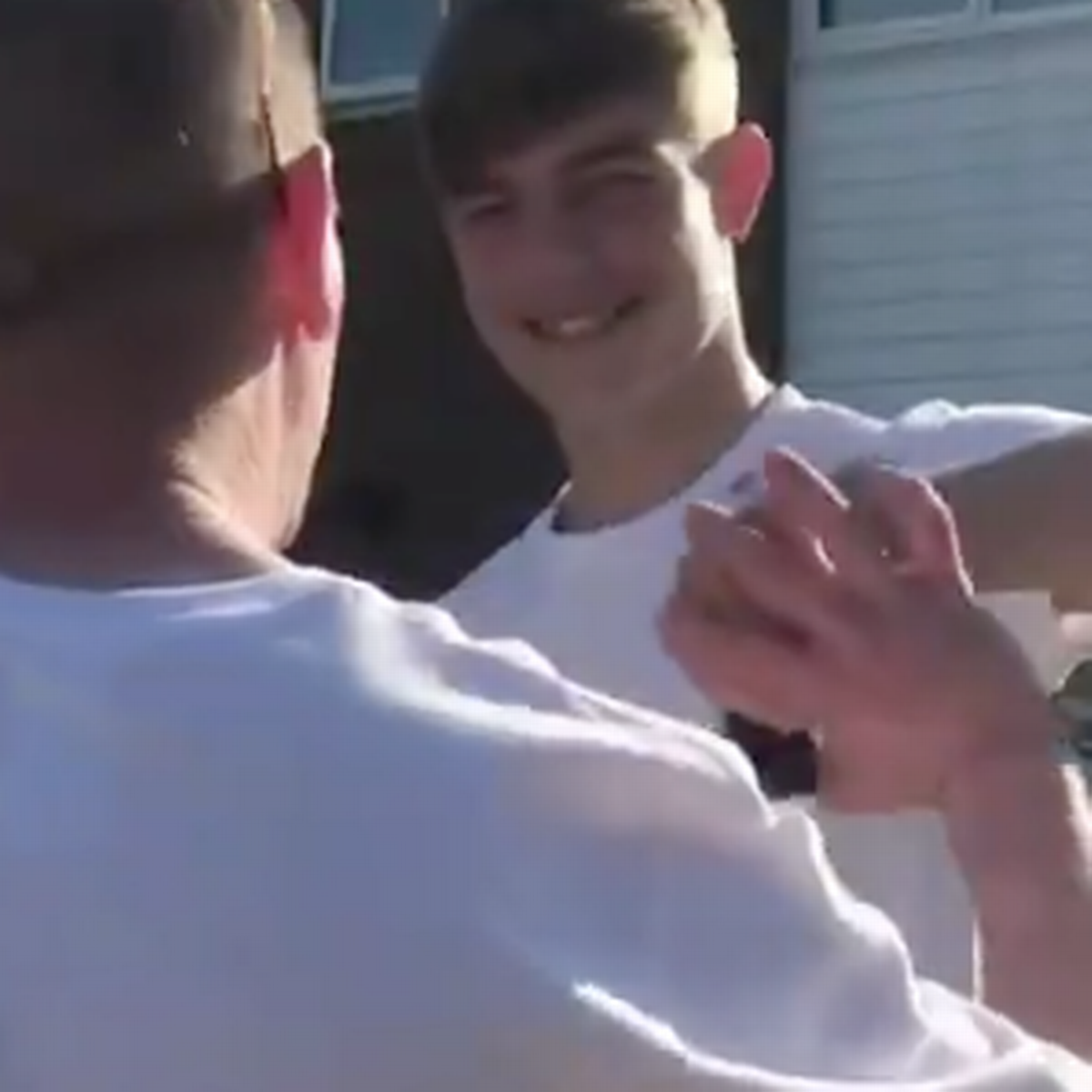 Ünlü futbolcunun babası şok oldu! Benimle dalga mı geçiyorsun?