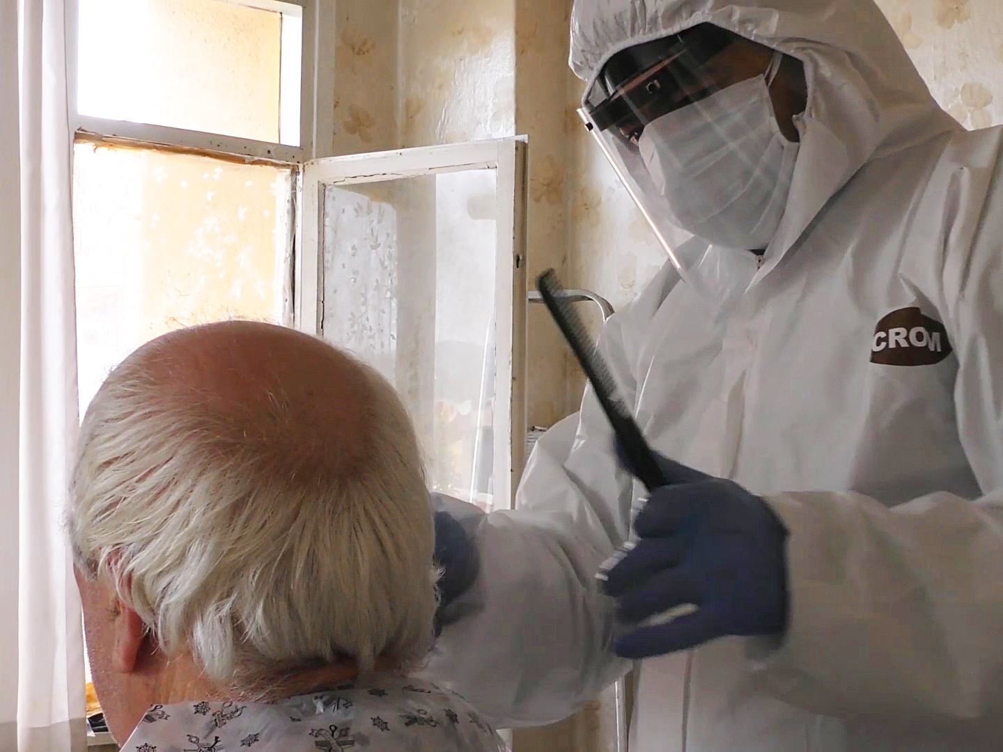 Pendik'teki yaşlı vatandaşlara berber desteği!