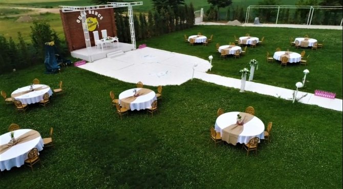 Artık düğünlerde ‘sosyal mesafe’ kuralı uygulanıyor