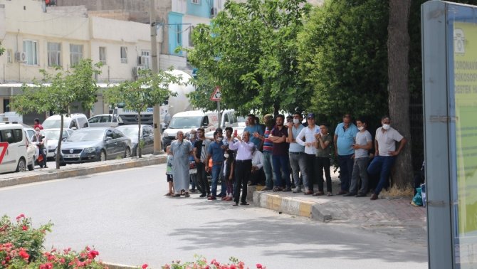 İntihar teşebbüsünde bulunan genci canlı yayınladılar