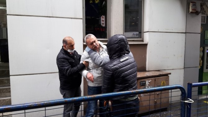 Komaya giren adama zorla çikolata yedirdiler