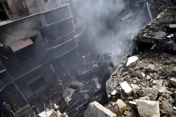 Pakistandaki uçak kazasına ilişkin korkutan açıklama geldi: Kazada kimsenin kurtulduğunu düşünmüyoruz