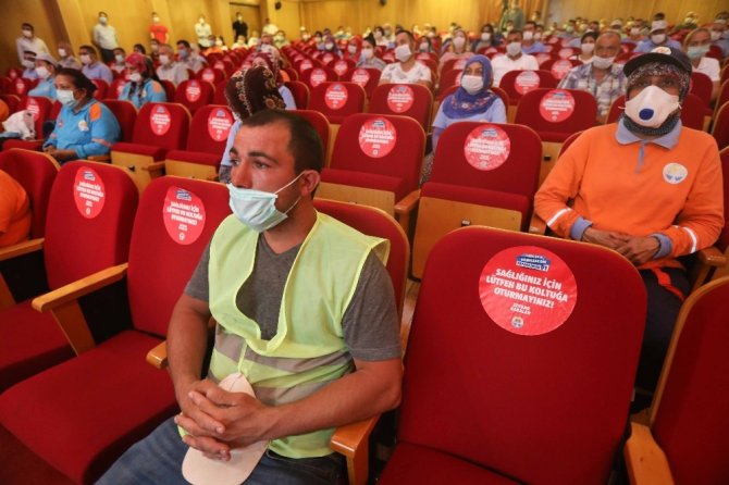 Adana Büyükşehir Belediyesi'nde sosyal mesafali bayramlaşma