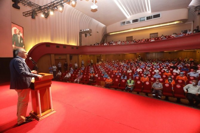 Adana Büyükşehir Belediyesi'nde sosyal mesafali bayramlaşma