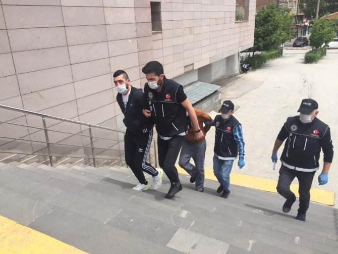 Akılalmaz yöntem! Uyuşturucuyu motor kısmına gizlemişler