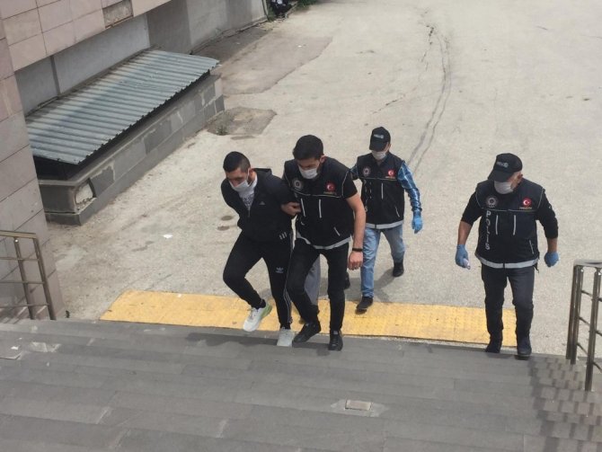 Akılalmaz yöntem! Uyuşturucuyu motor kısmına gizlemişler