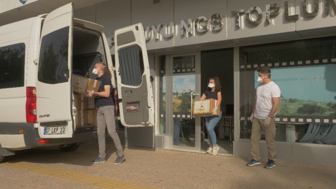 Akkuyu NGS çalışanları Mersinlilerin bayramını gıda paketiyle kutladı