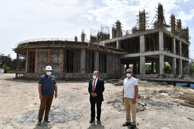 Başkan Büyükkılıç müjdeyi verdi: “Üçüncüsü de yapılacak gibi görünüyor”