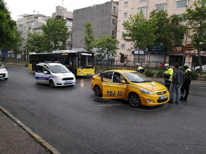 Beyoğlu’nda polis uygulamasında ilginç olay! Taksiden çıkan sahte dolarları kimse sahiplenmedi