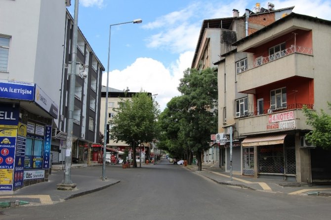 Bingöl’de sokağa çıkma kısıtlamasının ilk günü sessizlik hakim