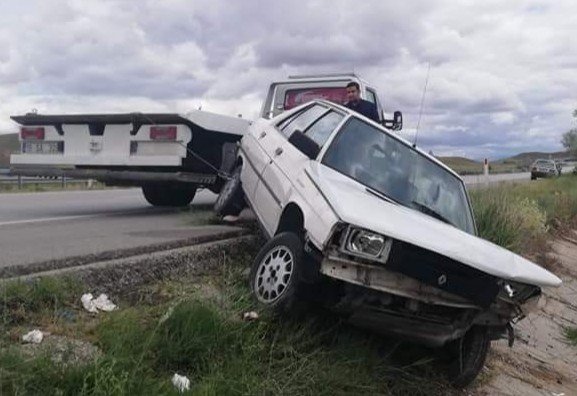 Çorum'da otomobil su kanalına uçtu