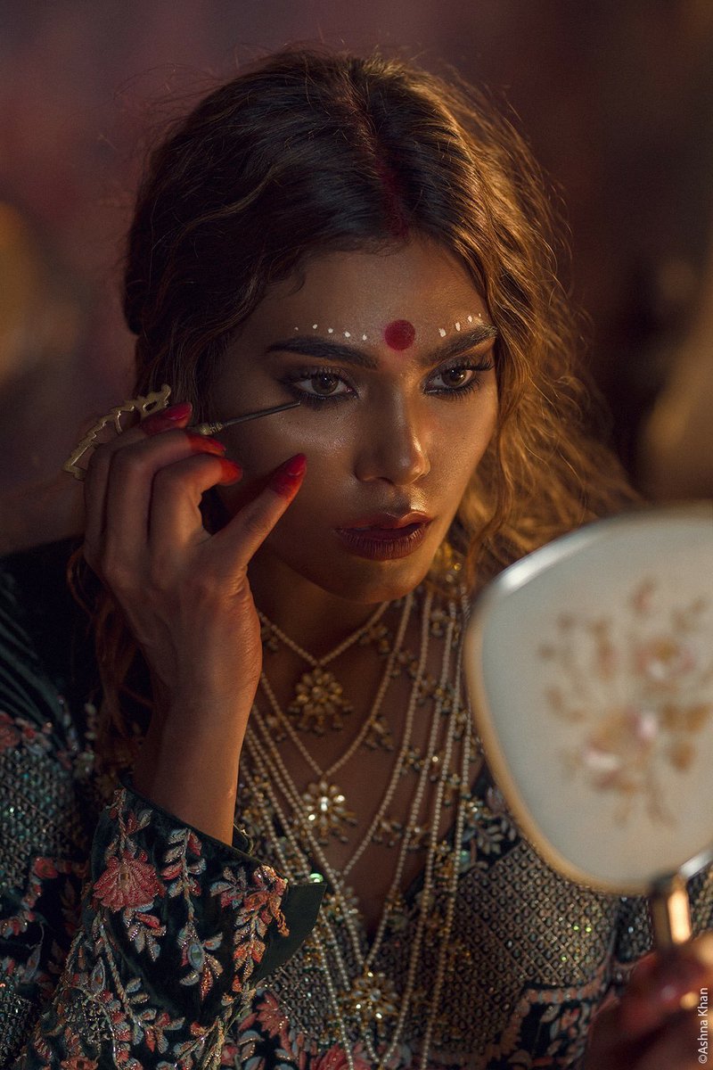 Pakistanlı ünlü model Zara Abid'in düşen uçakta olduğu ortaya çıktı