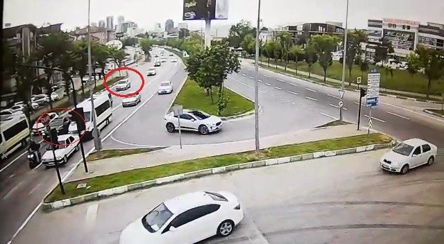 Husumetlisine ateş ederken yol kenarındaki genci yaralayan şüpheli adliyeye sevk edildi