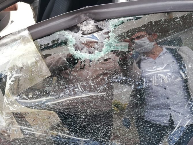 Husumetlisine ateş ederken yol kenarındaki genci yaralayan şüpheli adliyeye sevk edildi