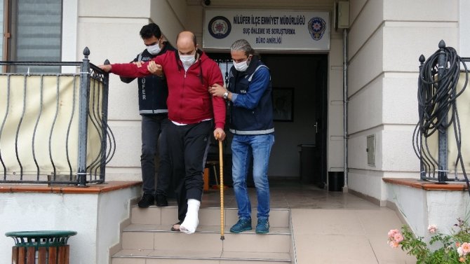 Husumetlisine ateş ederken yol kenarındaki genci yaralayan şüpheli adliyeye sevk edildi