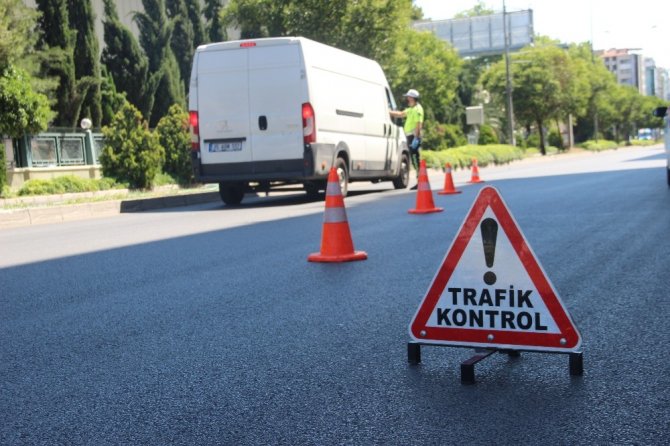 İzmir, kısıtlamanın ilk gününde bomboş