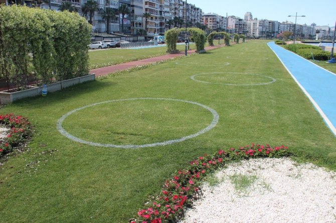 İzmir, kısıtlamanın ilk gününde bomboş