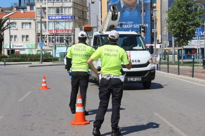 İzmir, kısıtlamanın ilk gününde bomboş