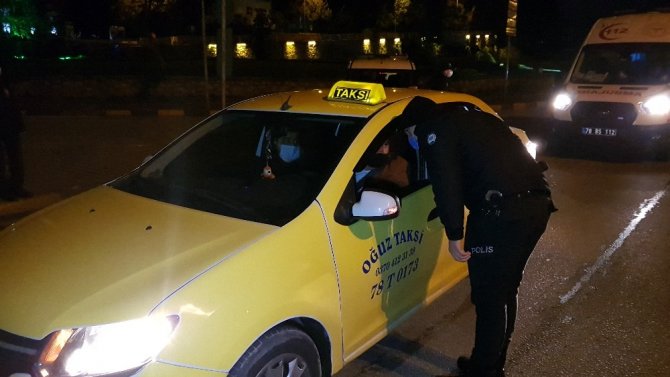 Karabük’te kısıtlama öncesi yollar bariyerlerle kapatıldı