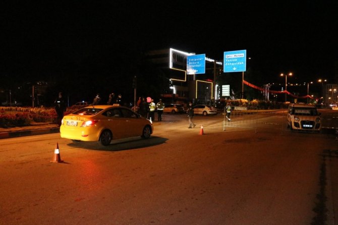 Karabük’te kısıtlama öncesi yollar bariyerlerle kapatıldı