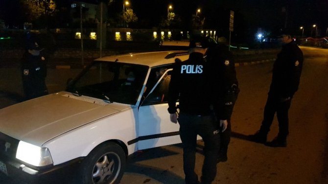 Karabük’te kısıtlama öncesi yollar bariyerlerle kapatıldı