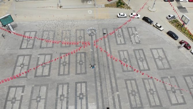 Kırıkkale'de gülümseten görüntüler! Polis ve basın güvercinleri besledi