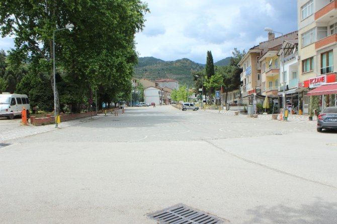 Kısıtlamanın ilk gününde Osmaneli sokaklarında sessizlik hakim