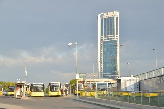 Kısıtlamanın ilk sabahı İstanbul'un yolları bomboş