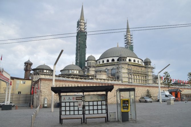 Kısıtlamanın ilk sabahı İstanbul'un yolları bomboş