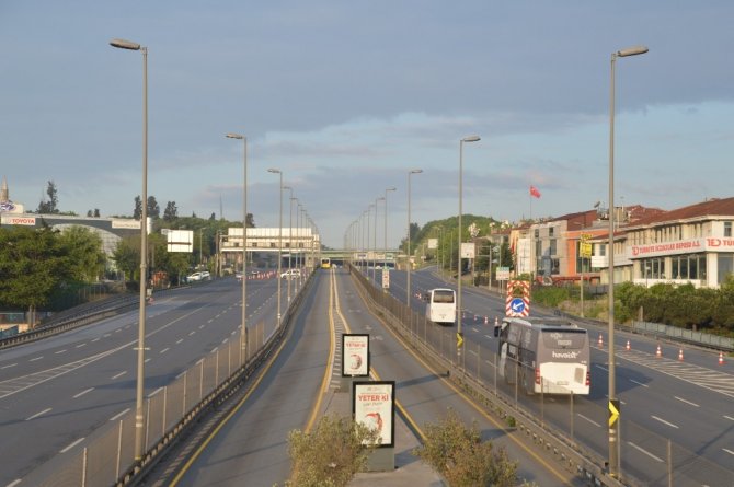 Kısıtlamanın ilk sabahı İstanbul'un yolları bomboş