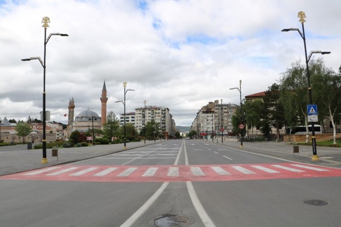 Sivas’ta kısıtlamanın ilk günü! Caddeler ve sokaklar boş kaldı
