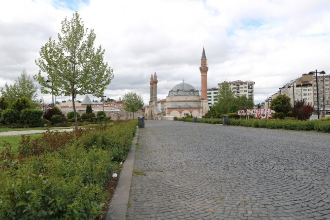 Sivas’ta kısıtlamanın ilk günü! Caddeler ve sokaklar boş kaldı