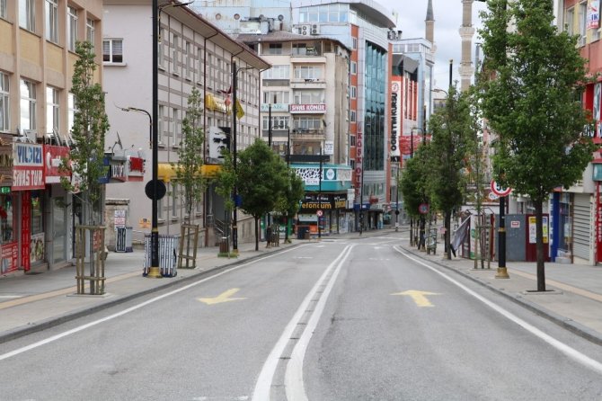 Sivas’ta kısıtlamanın ilk günü! Caddeler ve sokaklar boş kaldı