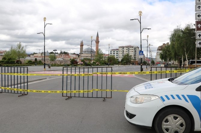 Sivas’ta kısıtlamanın ilk günü! Caddeler ve sokaklar boş kaldı