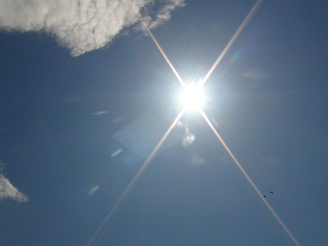 Taksim’de ilginç görüntüler! Önce yağmur yağdı sonra güneş açtı