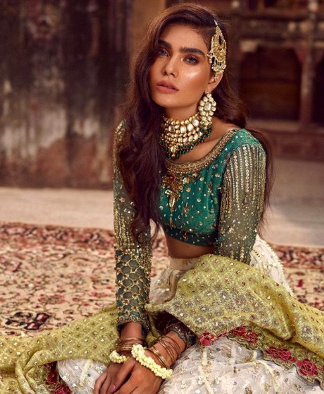 Pakistanlı ünlü model Zara Abid'in düşen uçakta olduğu ortaya çıktı