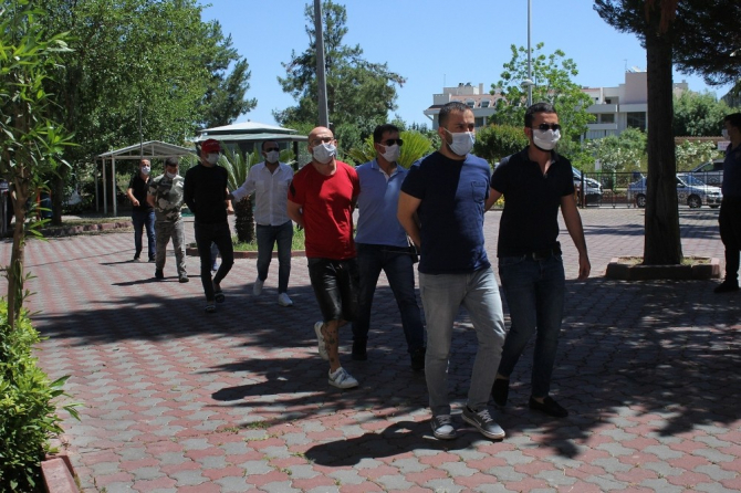 Antalya’da alıkonulan genç oryantali polis kurtardı