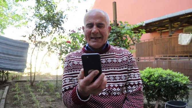 65 yaş üstü vatandaşlar yakınları ile görüntülü konuştu