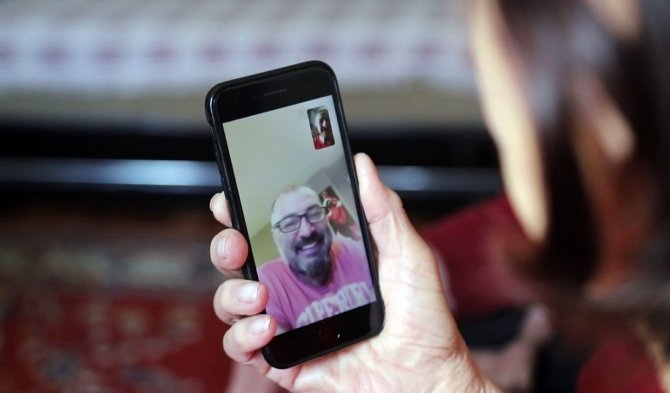 65 yaş üstü vatandaşlar yakınları ile görüntülü konuştu