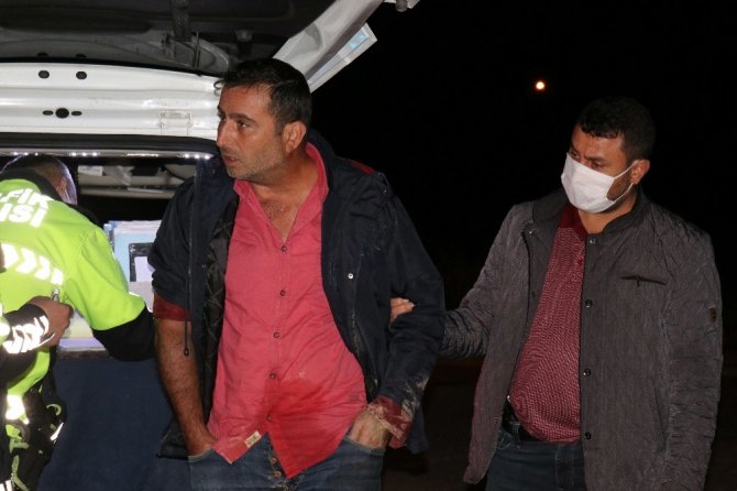 Alkollü sürücü kaza yaptı, polisten kaçarken tarlaya yuvarlandı