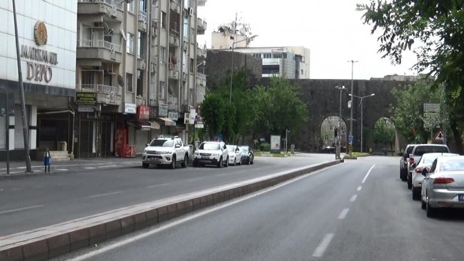 Diyarbakır sokakları kısıtlamanın 3’üncü günü bomboş