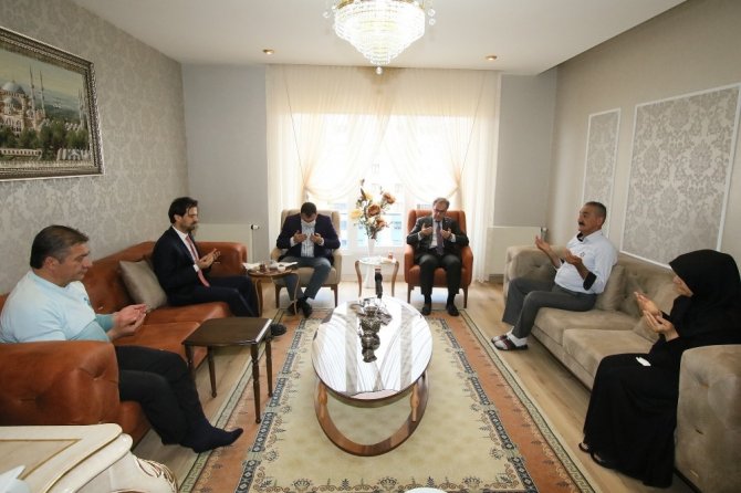 Hacılar'da şehit ailelerine bayram ziyareti