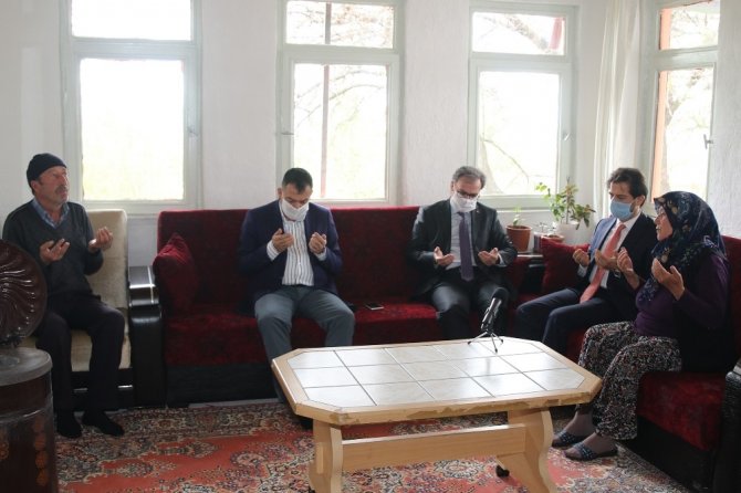 Hacılar'da şehit ailelerine bayram ziyareti