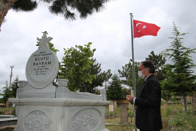 Hacılar'da şehit ailelerine bayram ziyareti