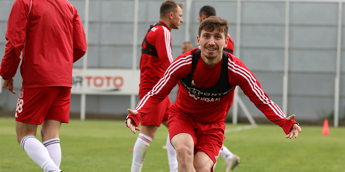 İkinci kez yapılan koronavirüs testlerinin sonuçları ne çıktı? Sivasspor açıkladı