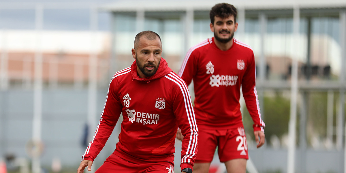 İkinci kez yapılan koronavirüs testlerinin sonuçları ne çıktı? Sivasspor açıkladı