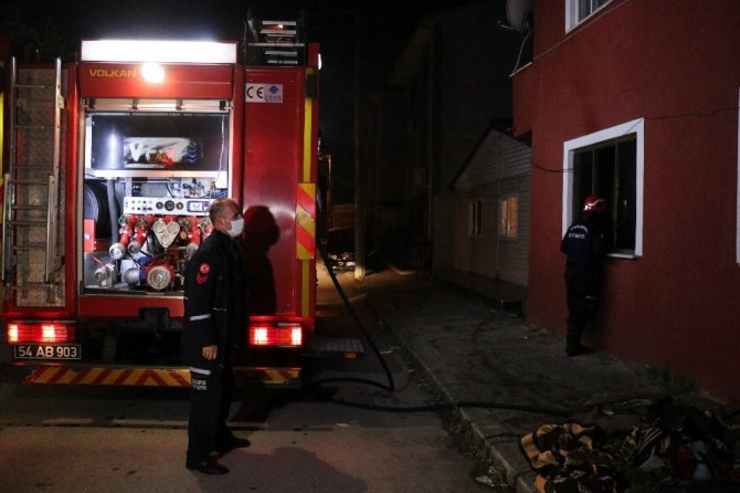 Sokağa çıkma kısıtlamasında çıkan yangında evleri kül oldu