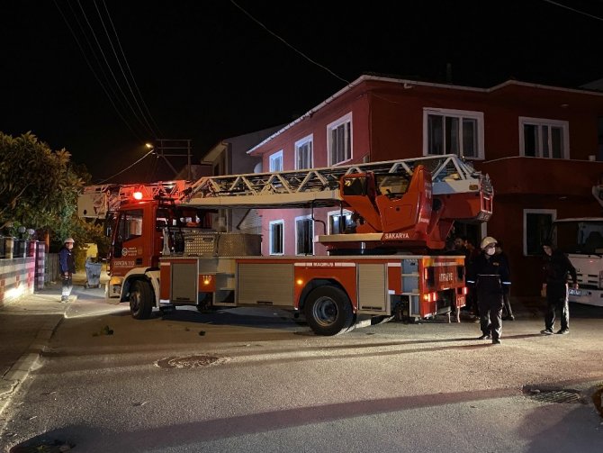 Sokağa çıkma kısıtlamasında çıkan yangında evleri kül oldu