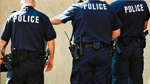 Ukrayna'da 2 polis memuru bir kadının kafasına gaz maskesi takarak tecavüz etti