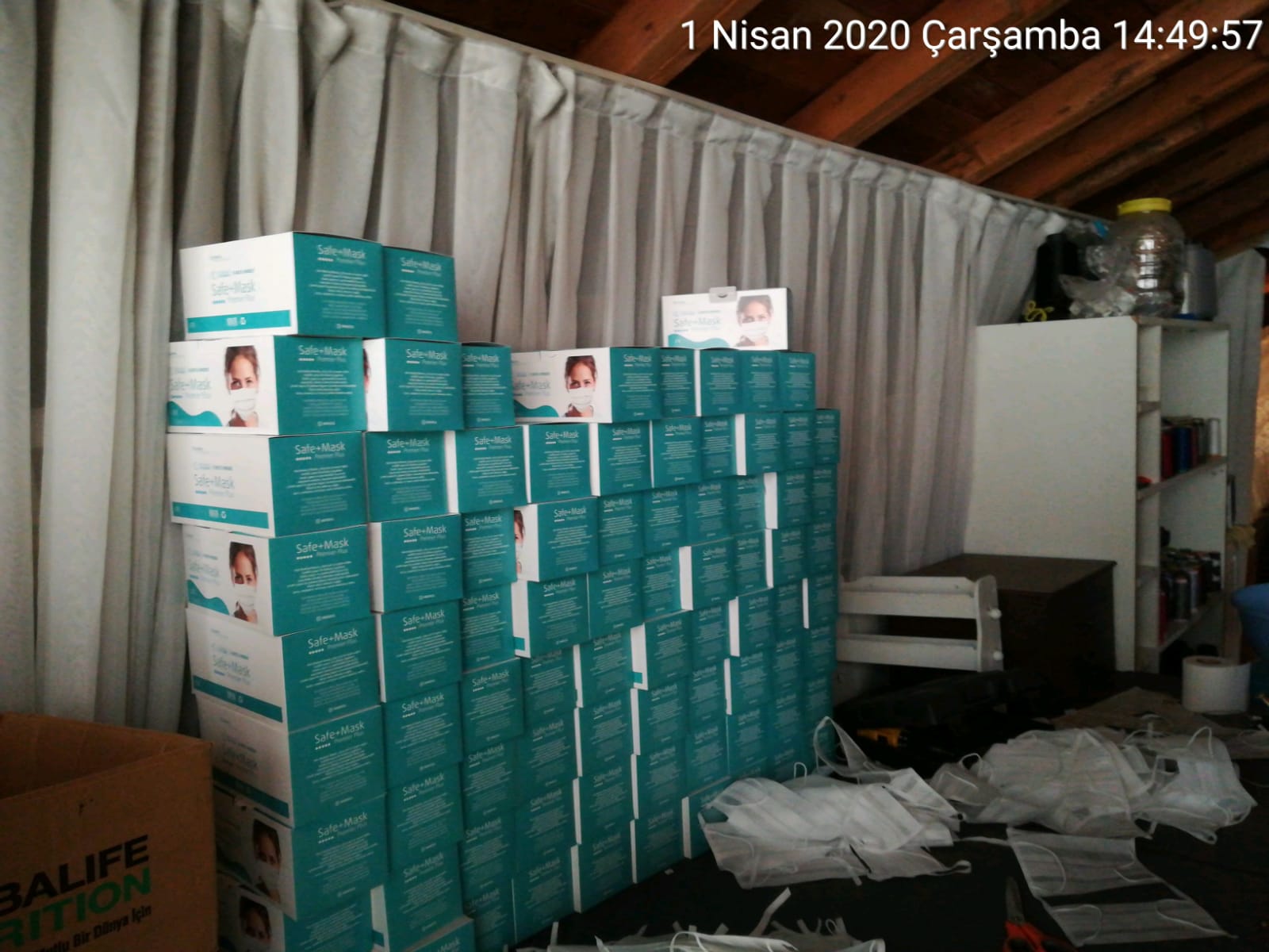 Pendik'te zabıta Ekiplerinden kaçak maske operasyonu!